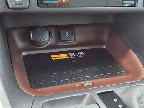 Used 2022 Toyota RAV4 Limited FWD image 31