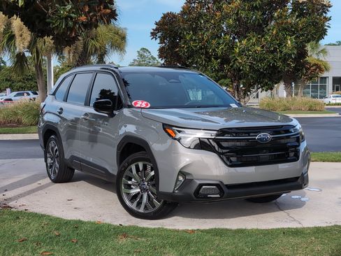 Used 2025 Subaru Forester Touring w/ Popular Package - Touring AWD/4WD image 2