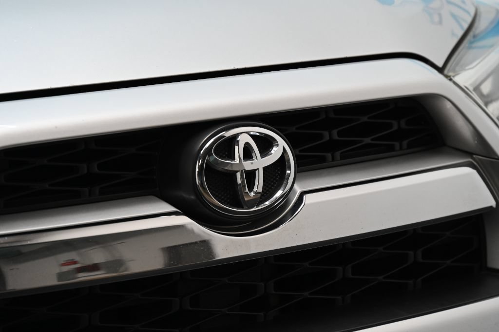 Used 2018 Toyota 4Runner Limited AWD/4WD image 11