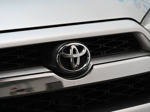 Used 2018 Toyota 4Runner Limited AWD/4WD image 11