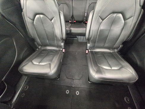 Used 2020 Chrysler Pacifica Touring-L Plus w/ S Appearance Package FWD image 25