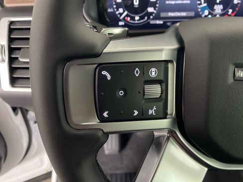 Used 2025 Land Rover Discovery S image 14