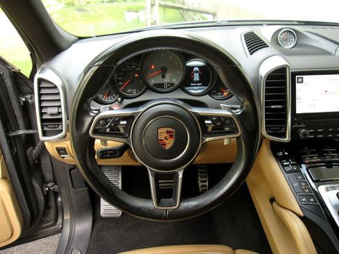 Used 2018 Porsche Cayenne S w/ Premium Package Plus AWD/4WD image 20