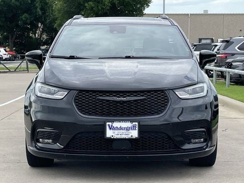 Used 2025 Chrysler Pacifica Limited FWD image 8