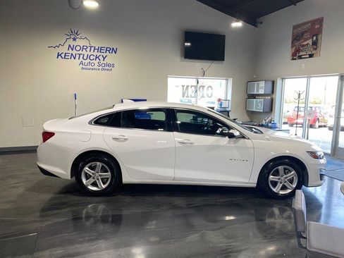 Used 2023 Chevrolet Malibu LT image 2