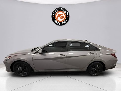 Used 2023 Hyundai Elantra SEL FWD image 4