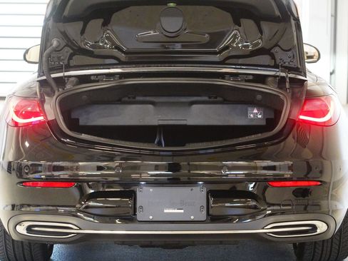 Certified 2024 Mercedes-Benz CLE 300 4MATIC Cabriolet image 38