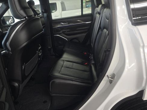 Used 2025 Jeep Grand Cherokee Overland w/ Adv Protech Group III image 10