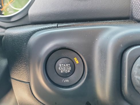 Used 2020 Jeep Wrangler Unlimited Sahara w/ Cold Weather Group AWD/4WD image 21