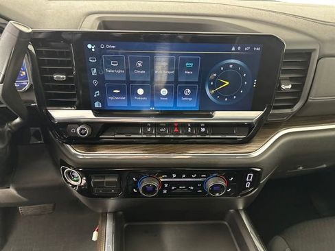 Used 2024 Chevrolet Silverado 2500 LT w/ Convenience Package image 21