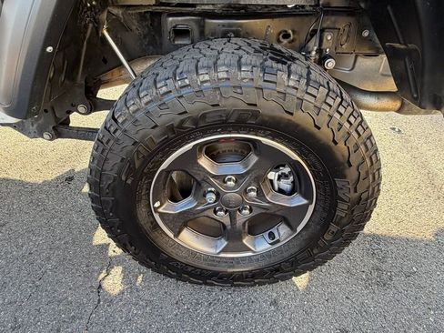 Certified 2022 Jeep Gladiator Sport image 13