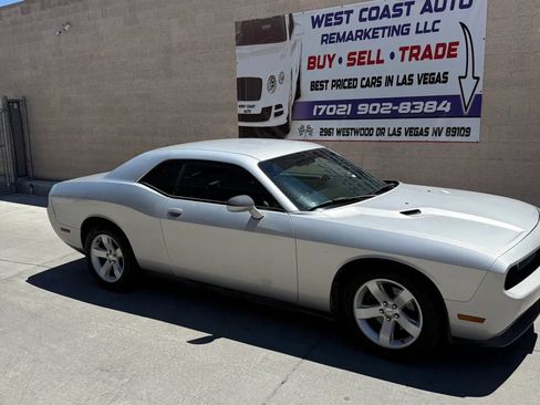Used 2012 Dodge Challenger SXT RWD image 2