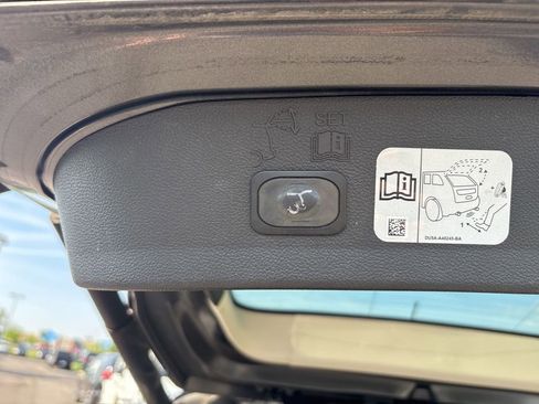 Used 2017 Ford Escape Titanium FWD image 11