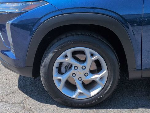 Used 2024 Chevrolet Trax LS w/ LS Convenience Package FWD image 34