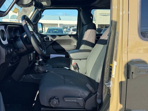 New 2026 Jeep Gladiator Sport AWD/4WD image 11