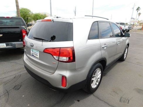 Used 2014 Kia Sorento LX image 7