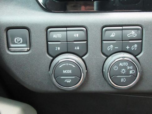 Used 2025 Chevrolet Silverado 2500 ZR2 w/ Technology Package AWD/4WD image 25