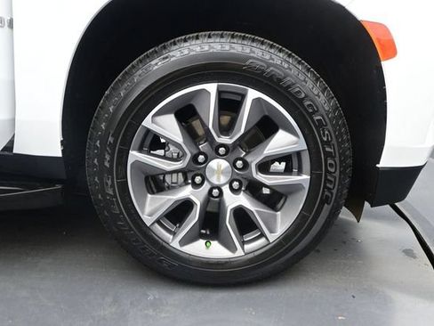 Used 2024 Chevrolet Tahoe LT w/ LT Signature Plus Package RWD image 19