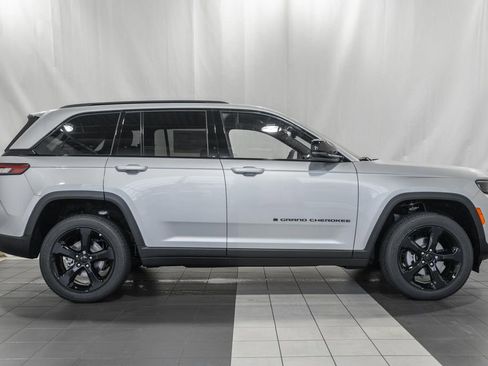 New 2025 Jeep Grand Cherokee Altitude image 3