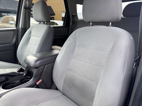 Used 2005 Ford Escape 2WD Hybrid image 17