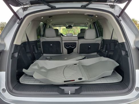 Used 2025 Honda Pilot EX-L image 10