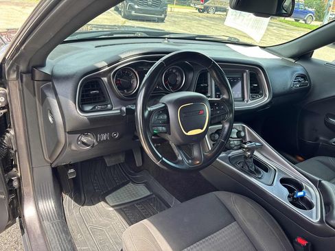 Used 2019 Dodge Challenger SXT RWD image 11