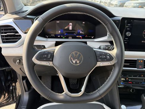 New 2026 Volkswagen Taos SE FWD image 25