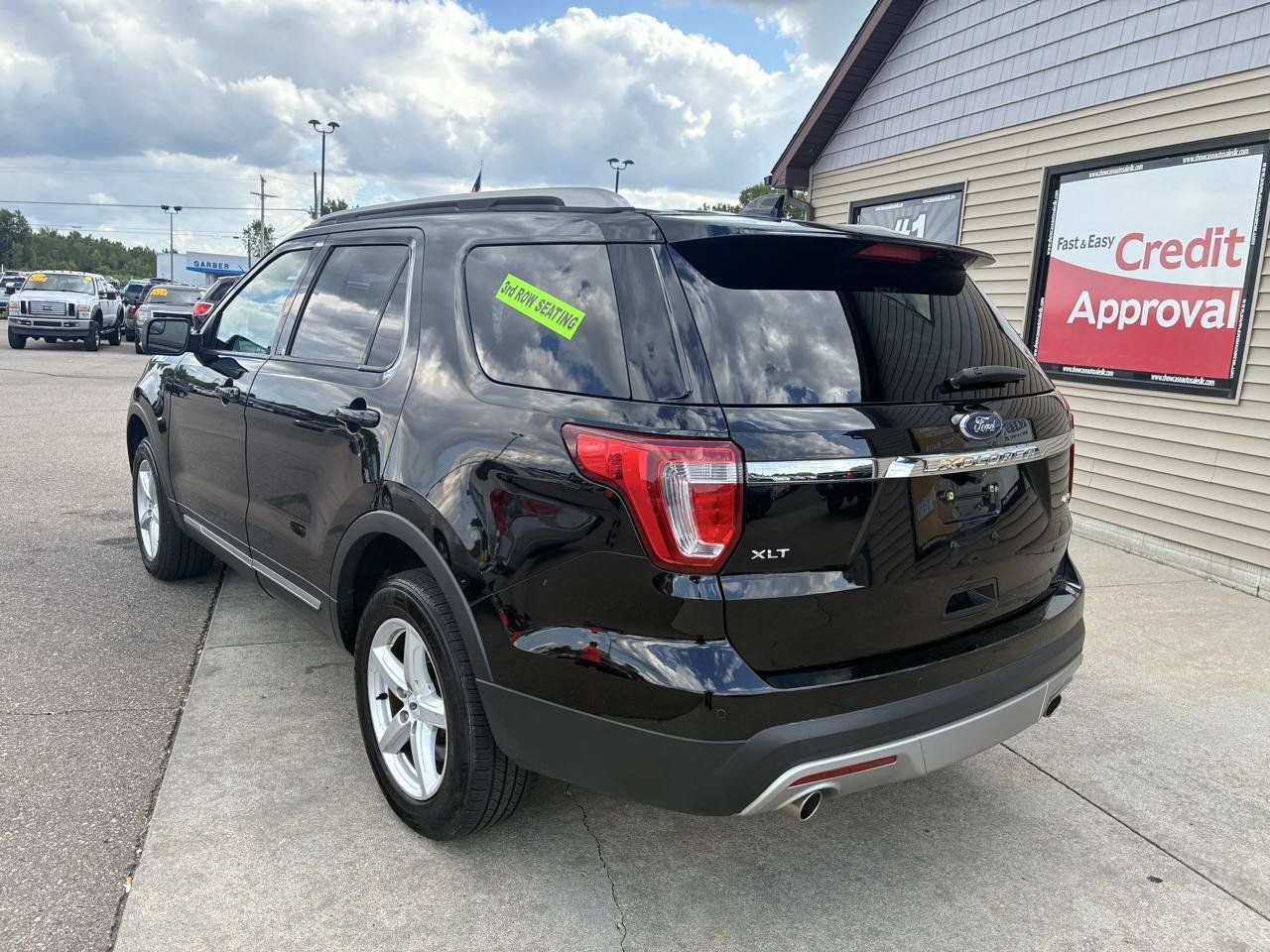 Used 2017 Ford Explorer XLT AWD/4WD image 7