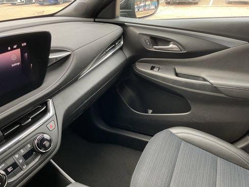 Used 2025 Buick Envista Preferred image 36