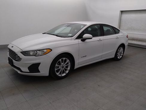 Used 2019 Ford Fusion SE FWD image 2