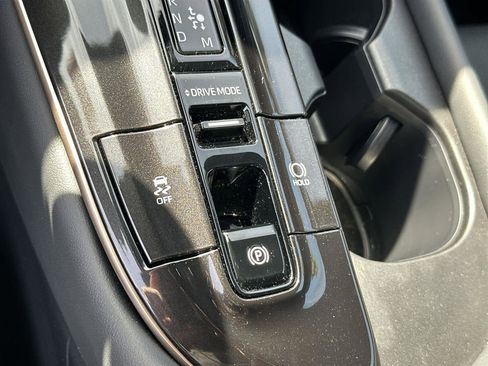 Used 2026 Toyota Crown Platinum image 29