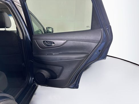 Used 2016 Nissan Rogue SV AWD/4WD image 29
