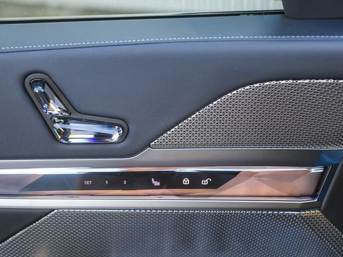 New 2026 BMW 740i w/ Premium Package image 17