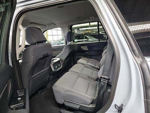 Used 2025 Ford Expedition Active image 14