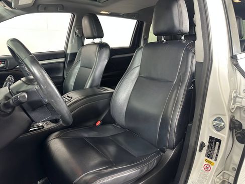 Used 2018 Toyota Highlander XLE AWD/4WD image 14
