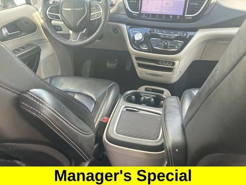 Used 2023 Chrysler Pacifica Touring-L FWD image 37