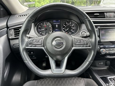 Used 2018 Nissan Rogue SV image 12