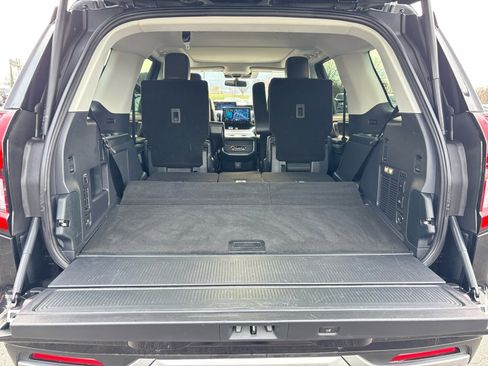 Used 2025 Ford Expedition Platinum image 20