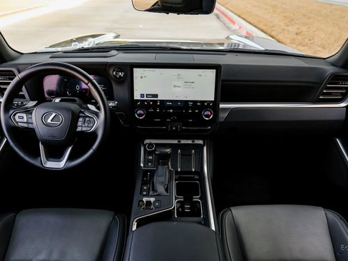 Used 2025 Lexus GX 550 w/ Accessory Package (Z1) image 31