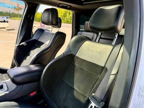 Used 2014 Jeep Grand Cherokee SRT8 w/ Luxury Group II AWD/4WD image 23