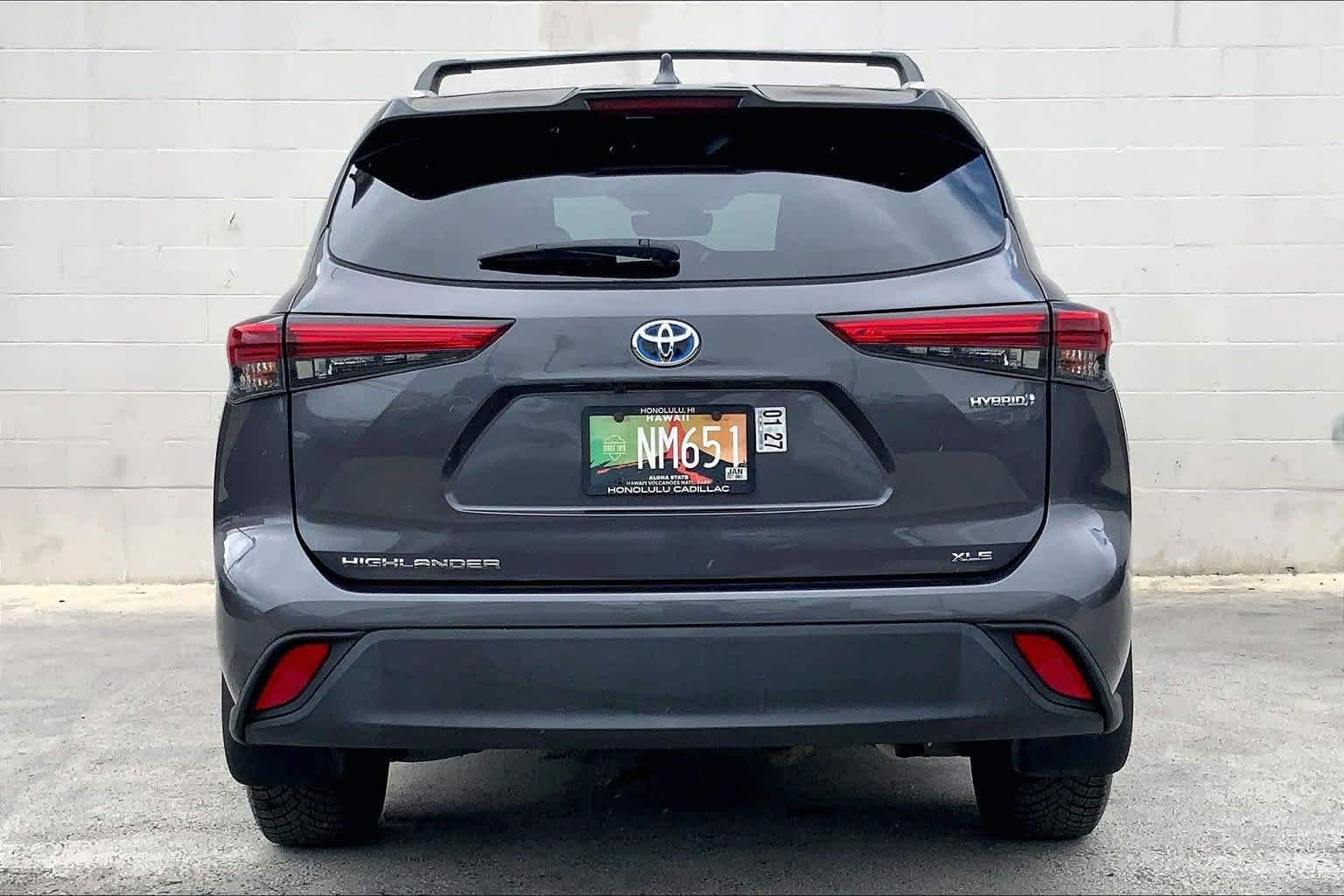 Used 2022 Toyota Highlander XLE AWD/4WD image 2