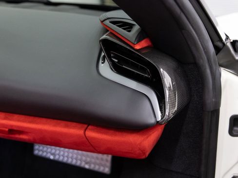 Used 2024 Ferrari SF90 Spider image 28