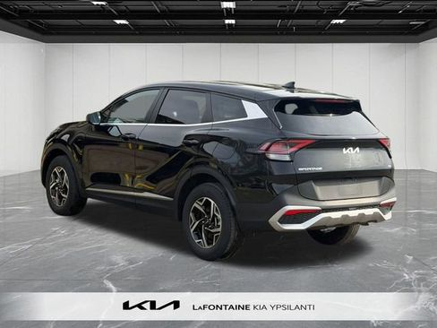 Used 2025 Kia Sportage LX AWD/4WD image 5
