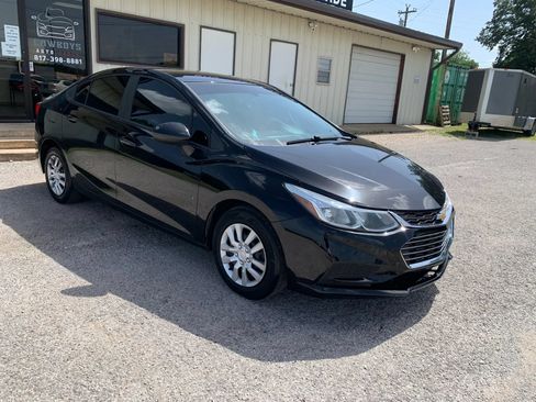 Used 2017 Chevrolet Cruze LS FWD image 3