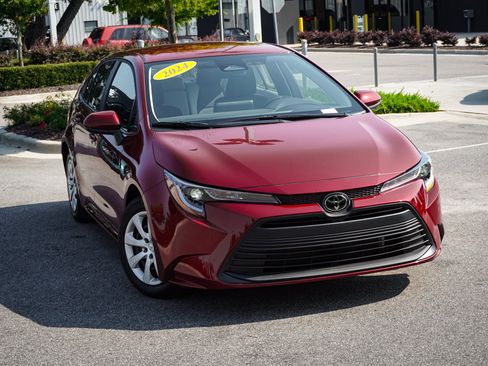Used 2024 Toyota Corolla LE FWD image 2