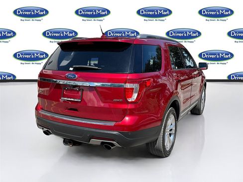 Used 2018 Ford Explorer XLT w/ Equipment Group 202A AWD/4WD image 7