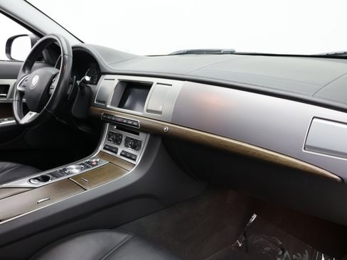 Used 2013 Jaguar XF RWD image 40
