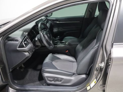 Used 2022 Toyota Camry SE w/ Convenience Package FWD image 9