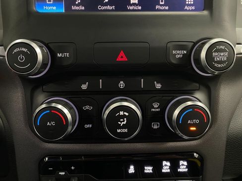 Used 2022 RAM 2500 Big Horn w/ Level C Equiment Group AWD/4WD image 25