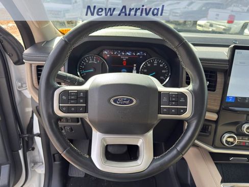 Used 2024 Ford Expedition Limited image 12